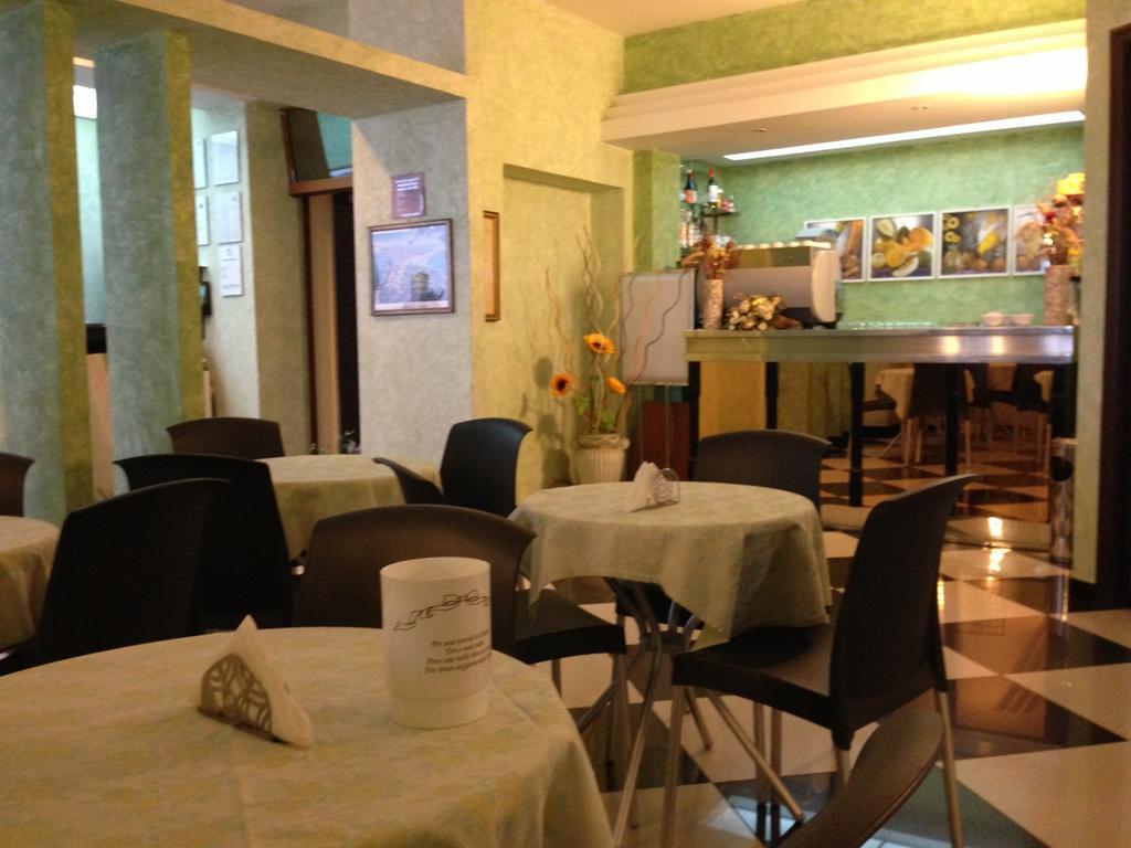 Hotel Ristorante Stellato 트레비사세 외부 사진